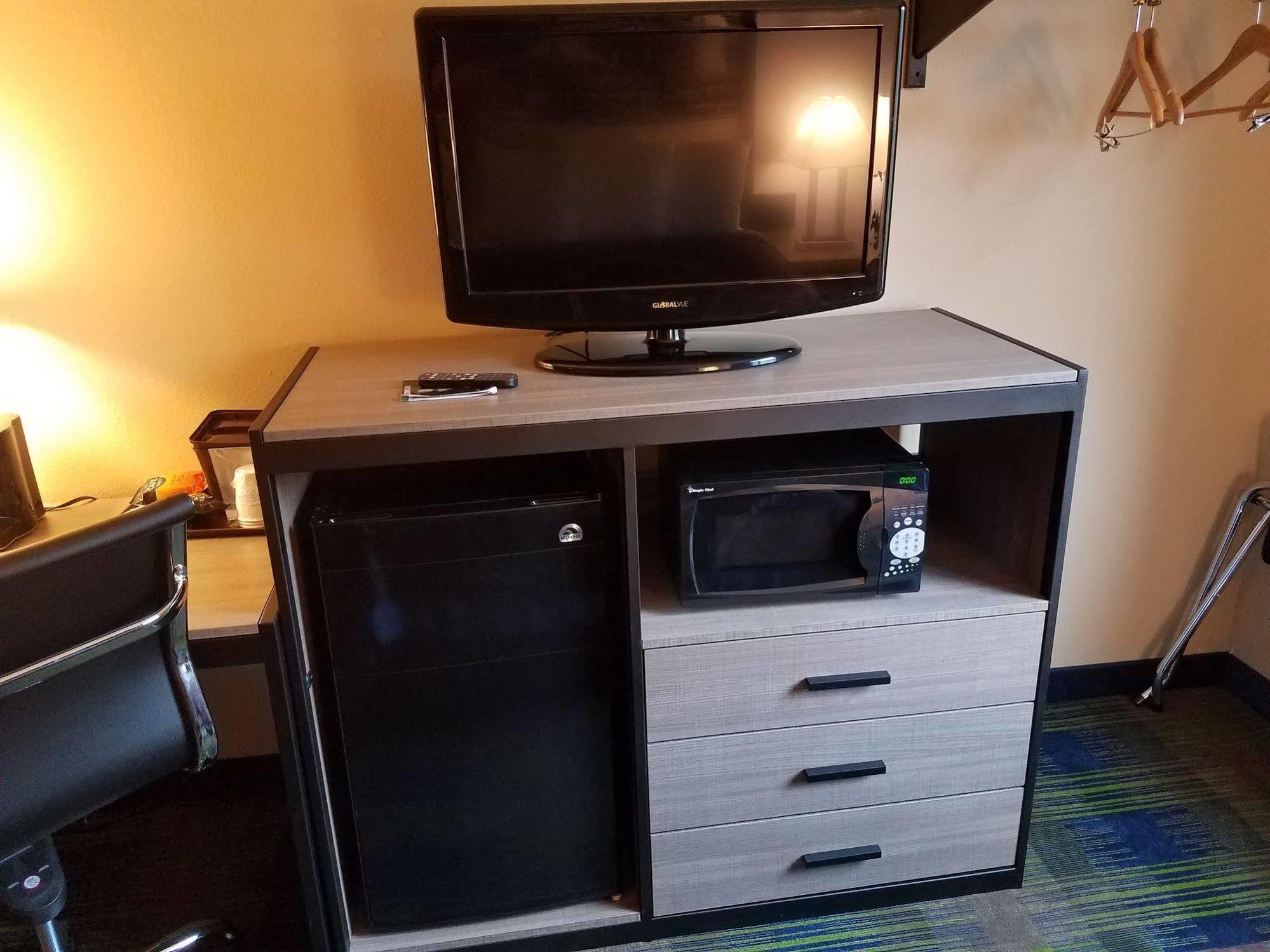 Hotel Super 8 By Wyndham Cromwell/Middletown Extérieur photo